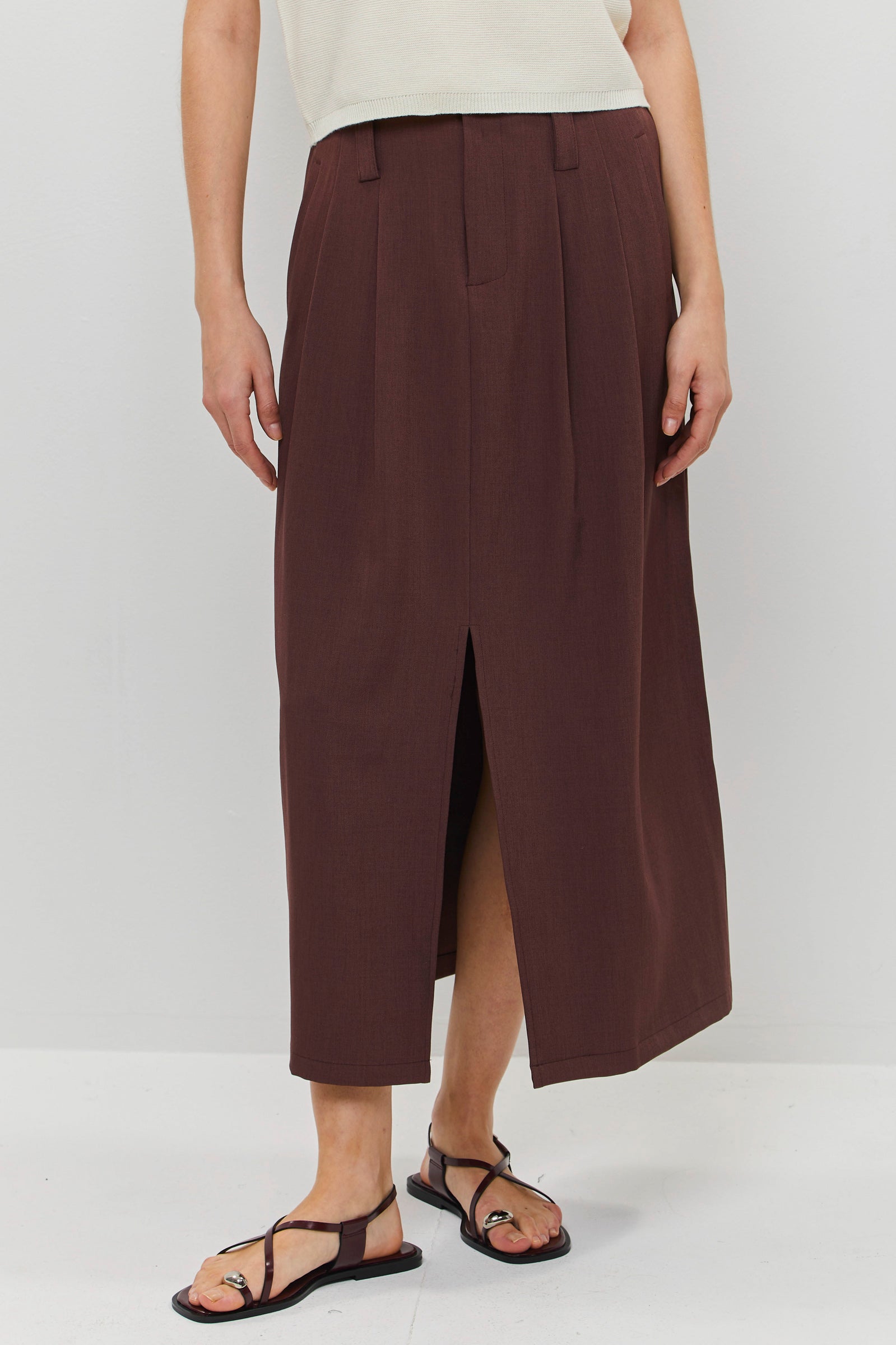 חצאית מידי אלגנטית על-זמנית