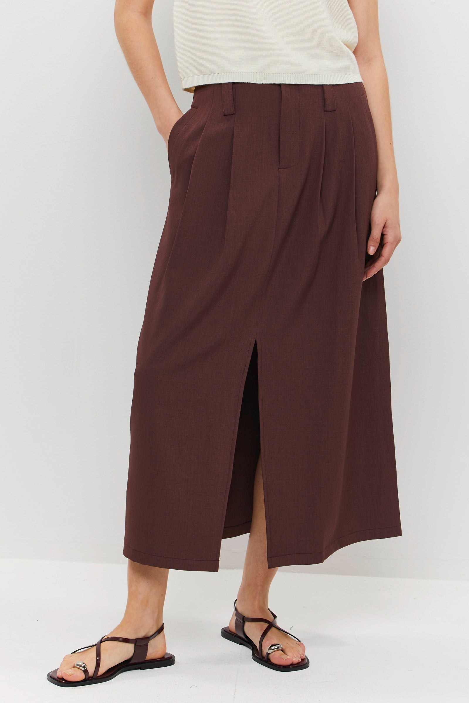 חצאית מידי אלגנטית על-זמנית