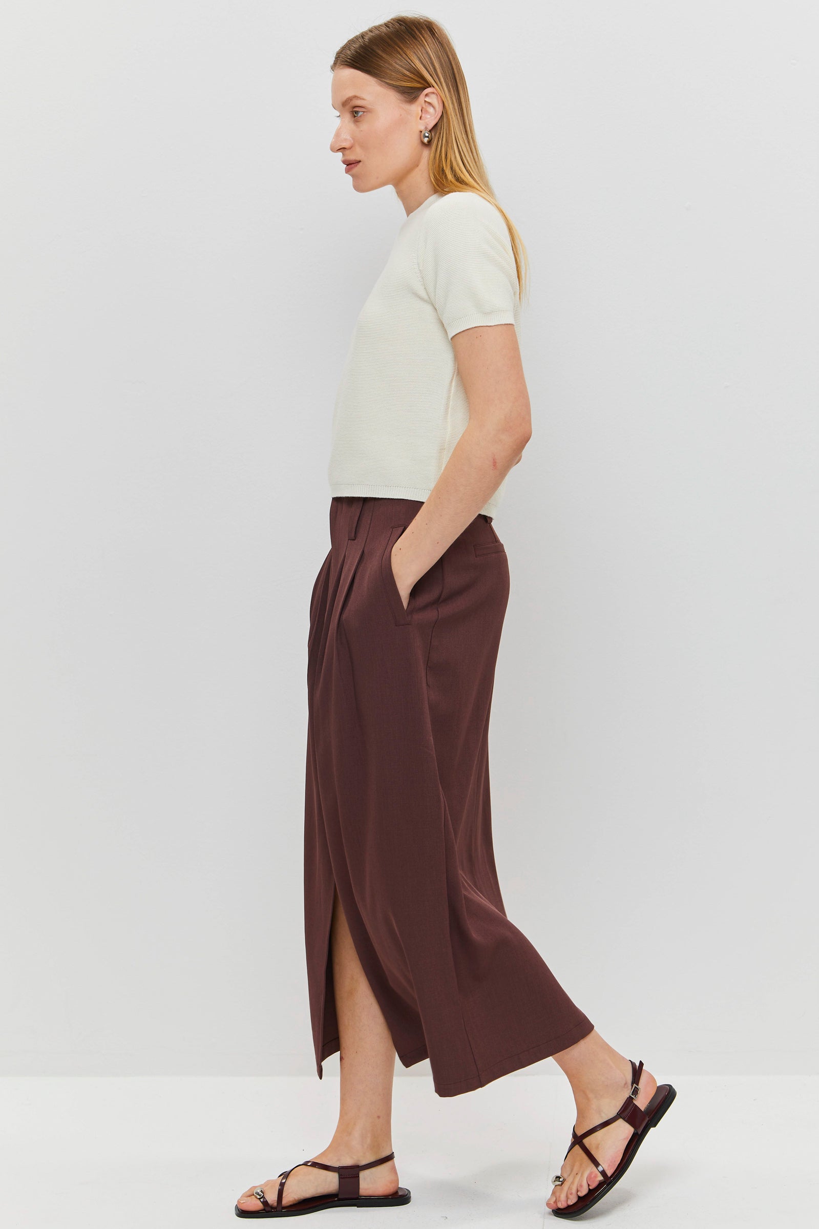 חצאית מידי אלגנטית על-זמנית