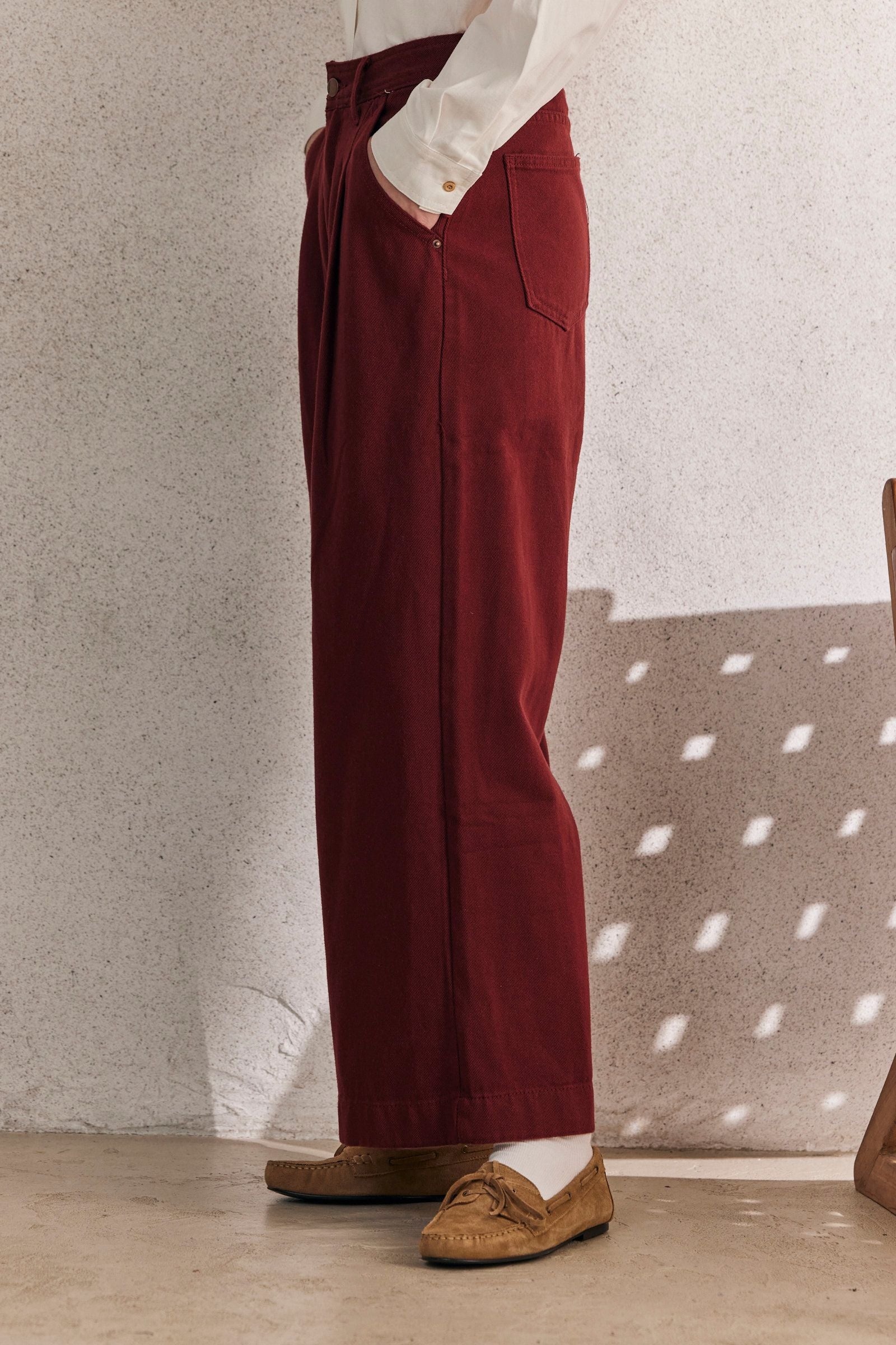 ג'ינס בורדו מחויט בגזרה רחבה