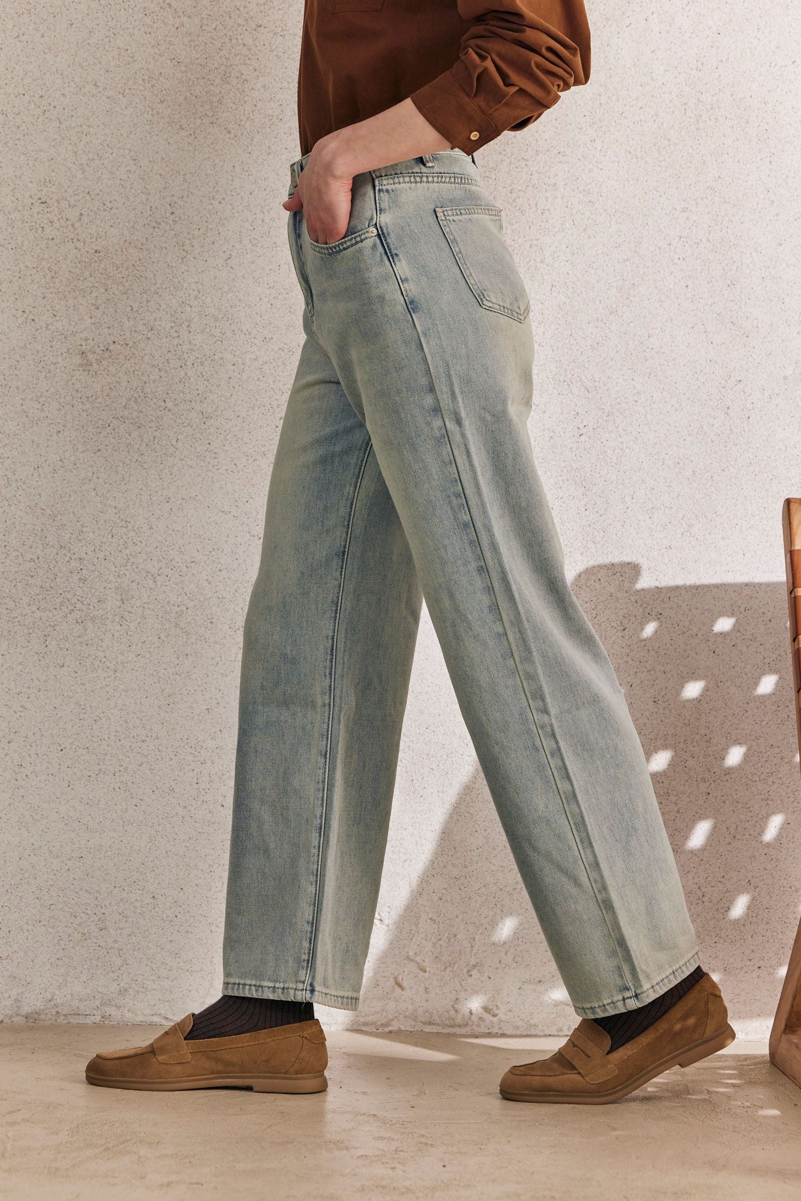 ג'ינס בגזרה רחבה