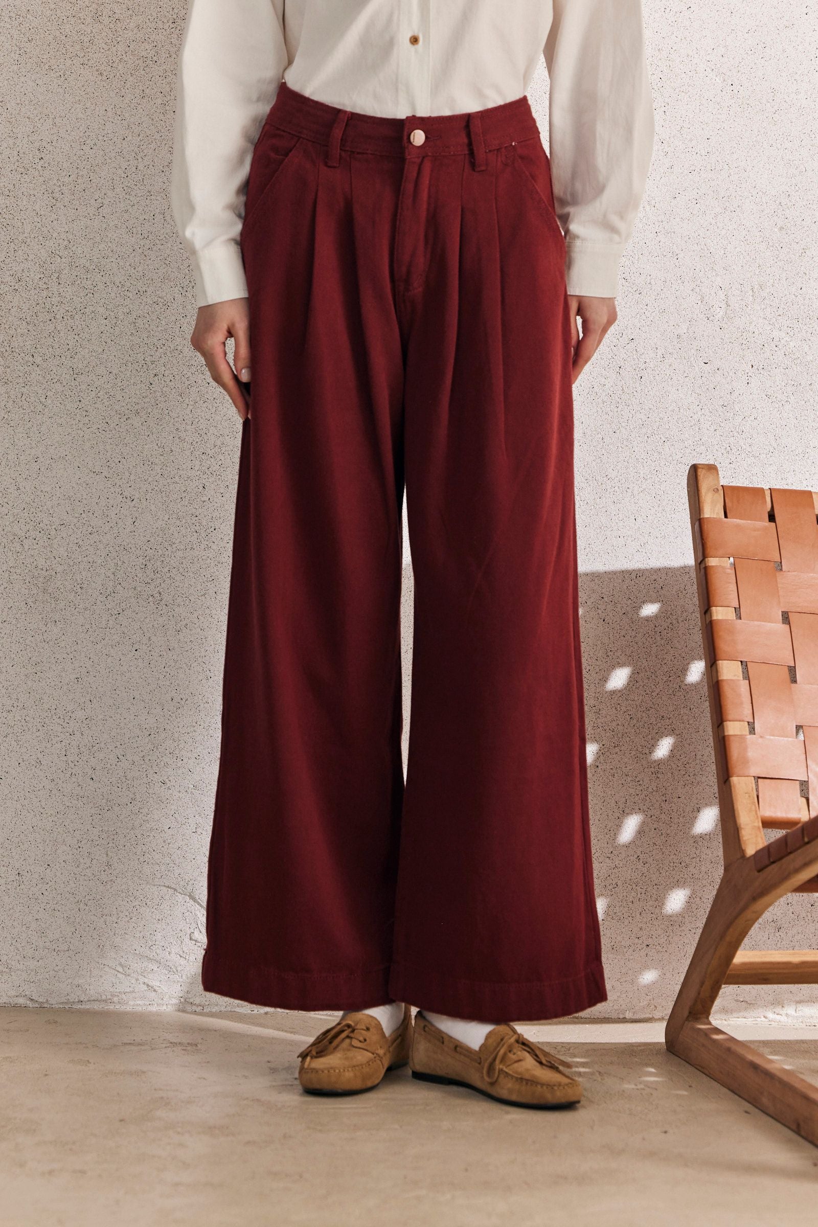 ג'ינס בורדו מחויט בגזרה רחבה