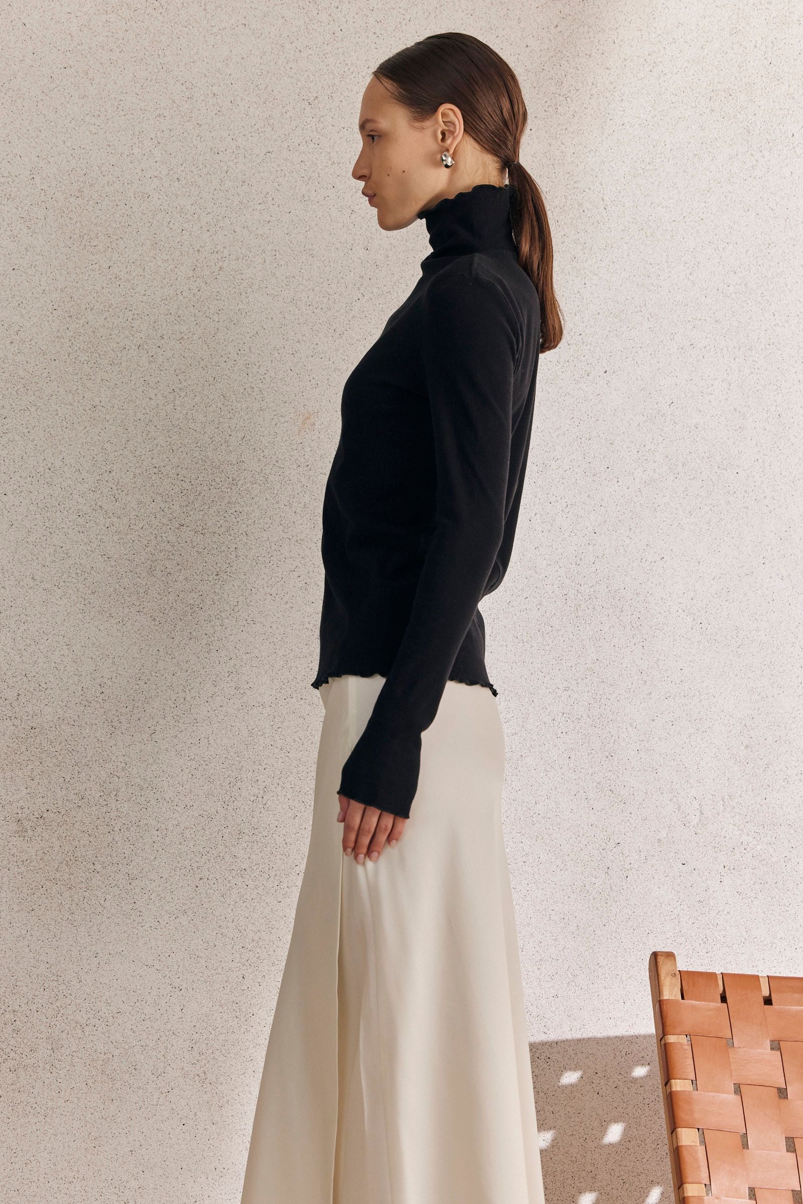 Black Mid-Seam Turtleneck Shirt