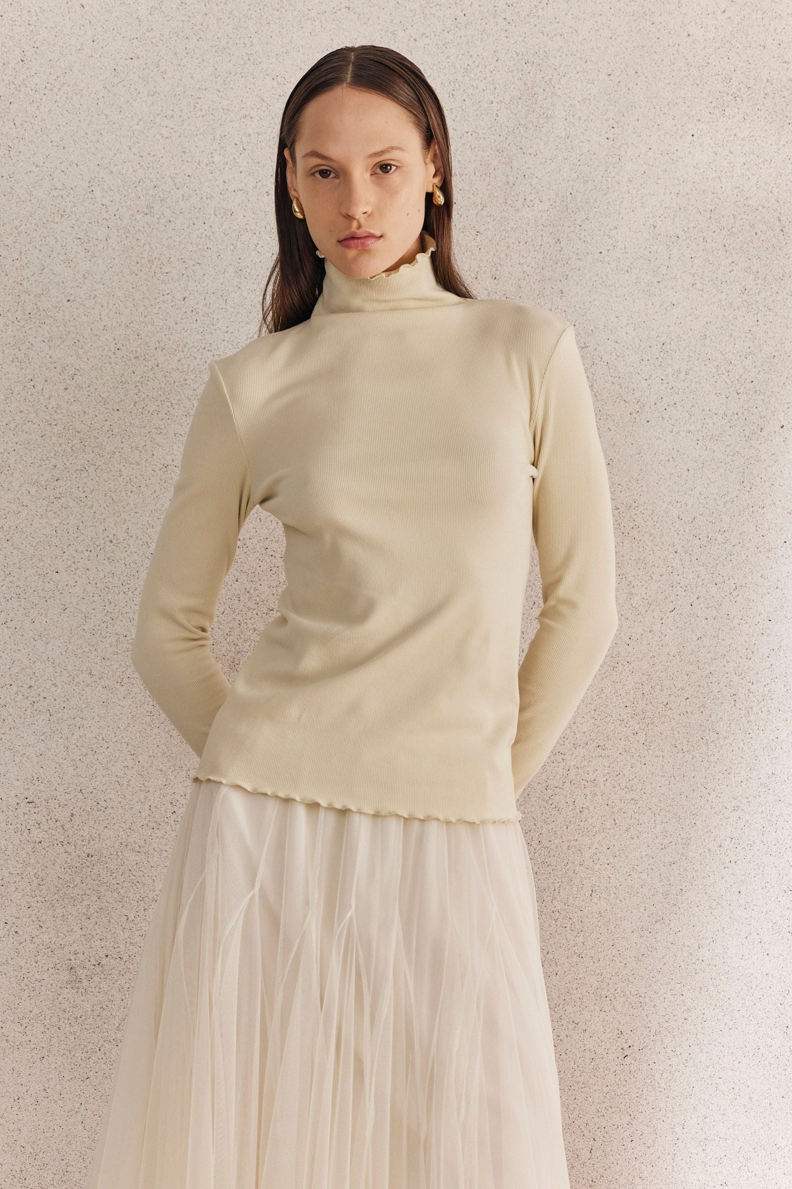 Cream Mid-Seam Turtleneck Shirt