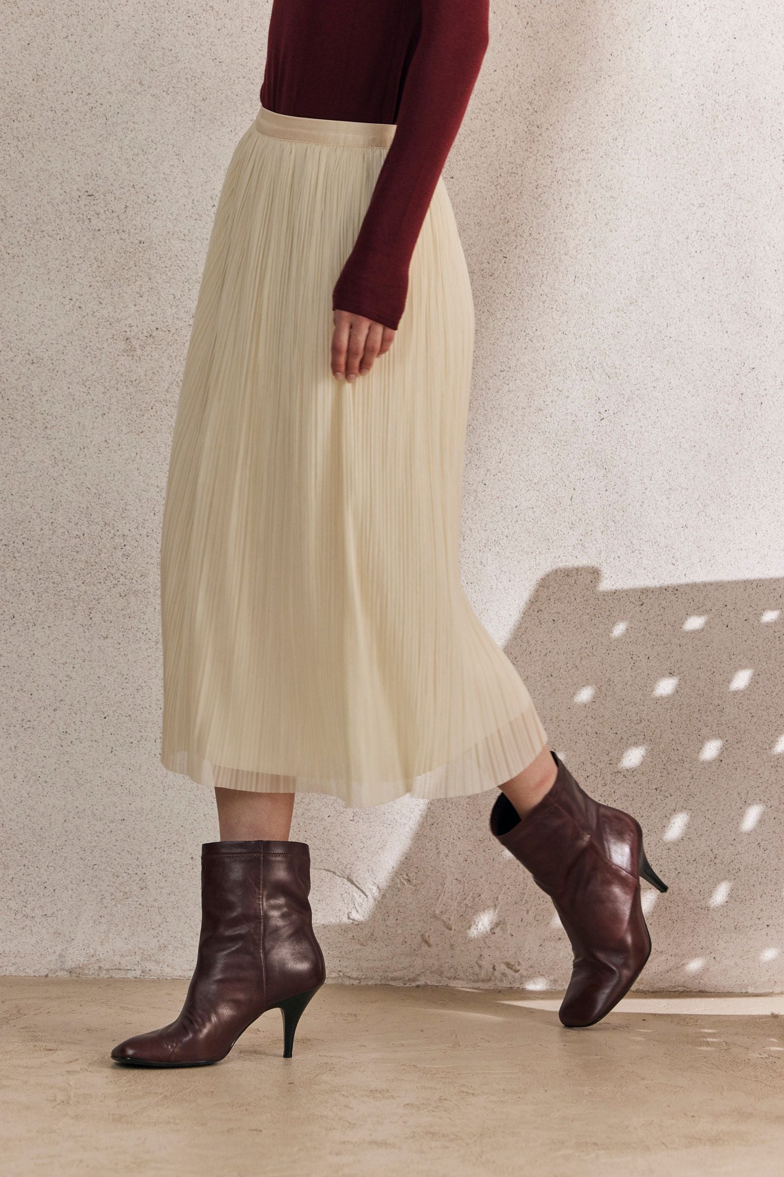 חצאית פליסה קרם עם חגורת גומי