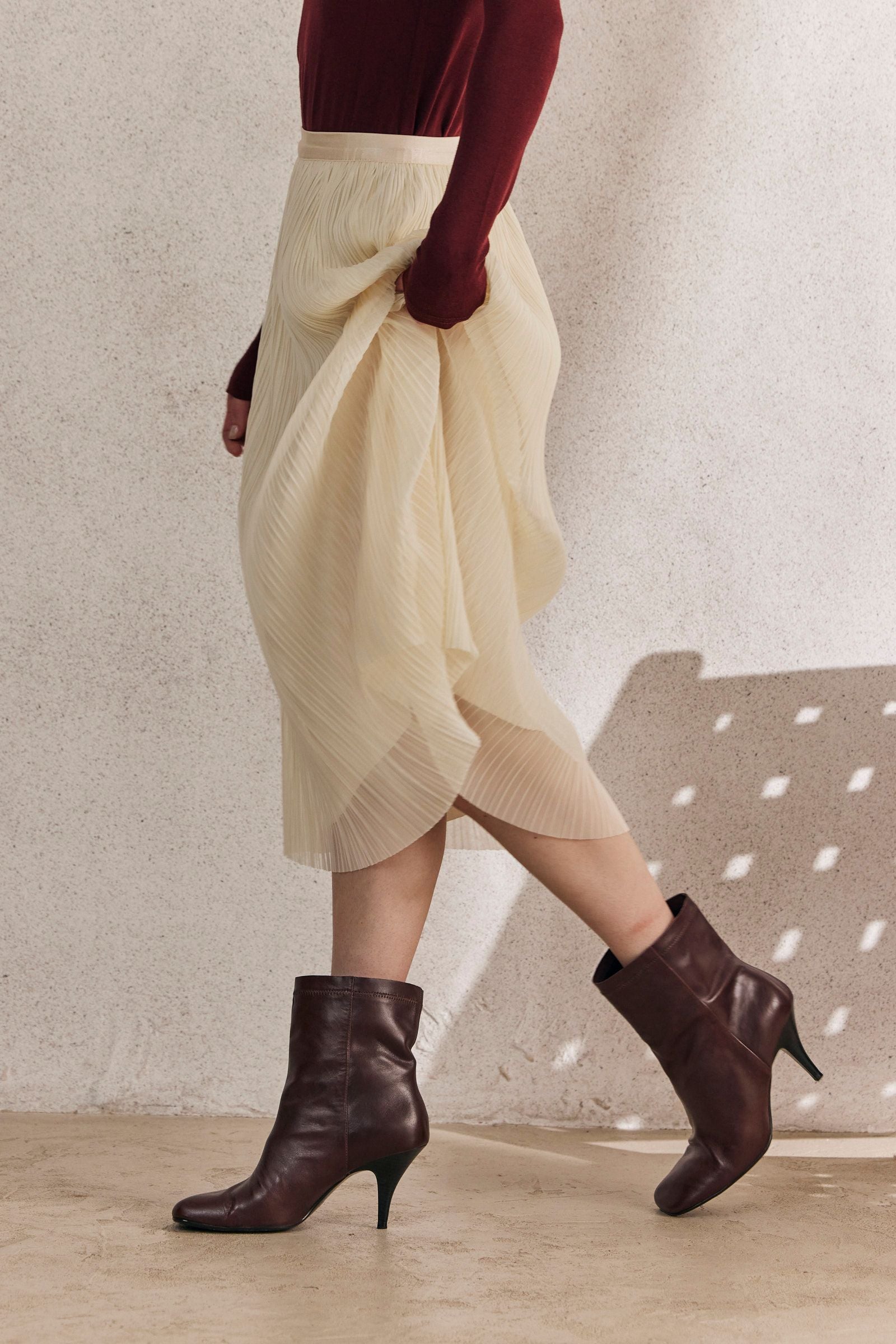 חצאית פליסה קרם עם חגורת גומי