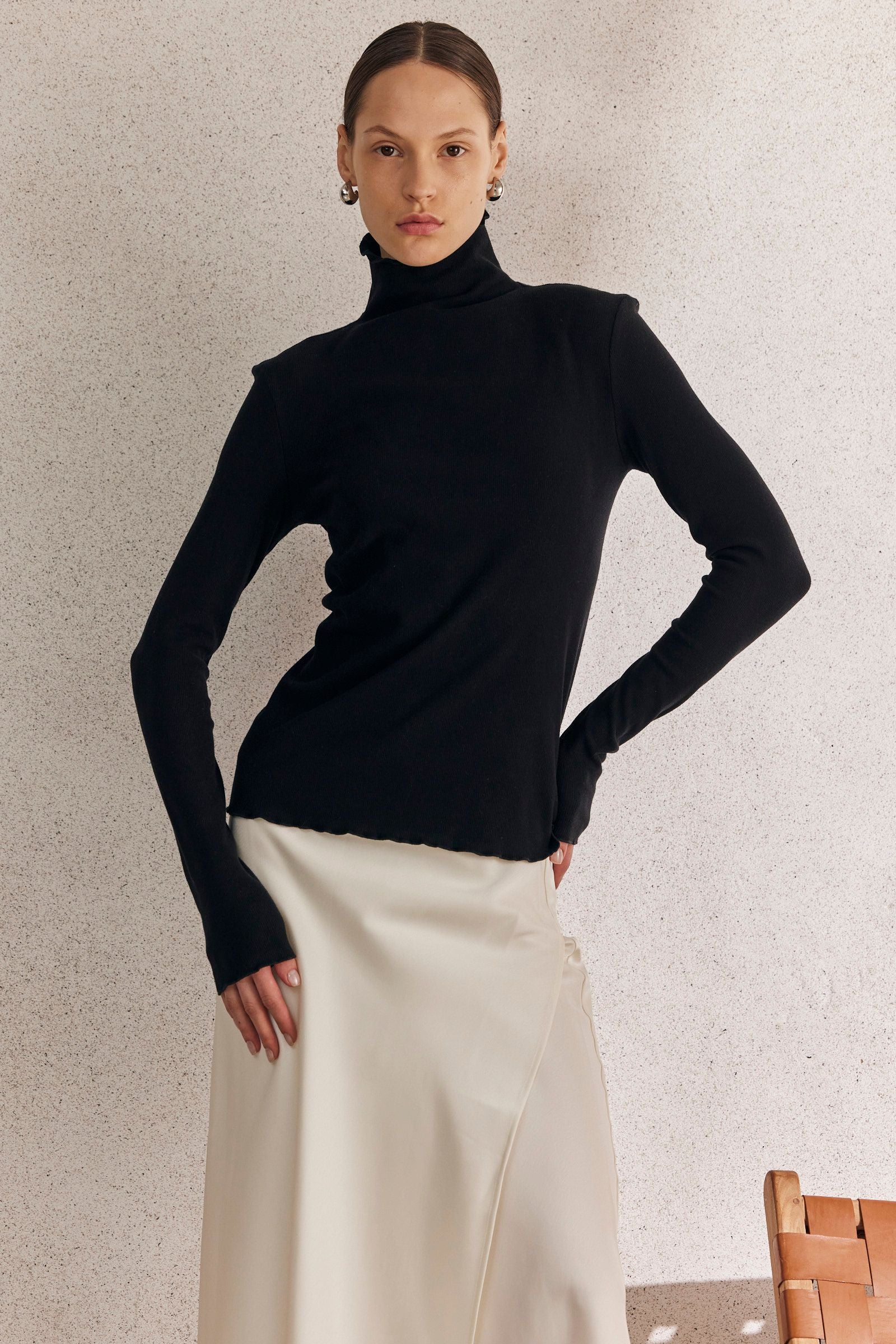 Black Mid-Seam Turtleneck Shirt