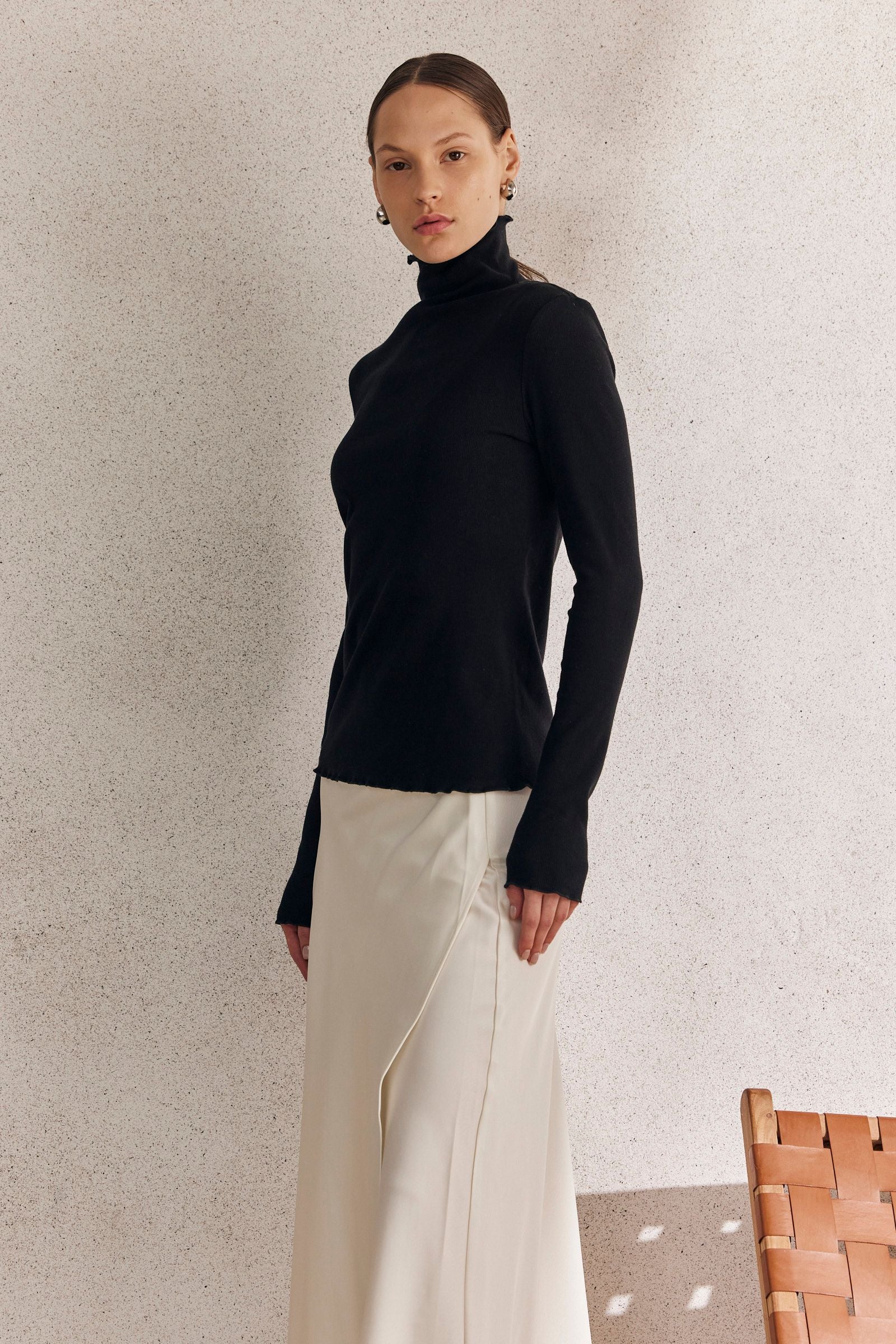Black Mid-Seam Turtleneck Shirt