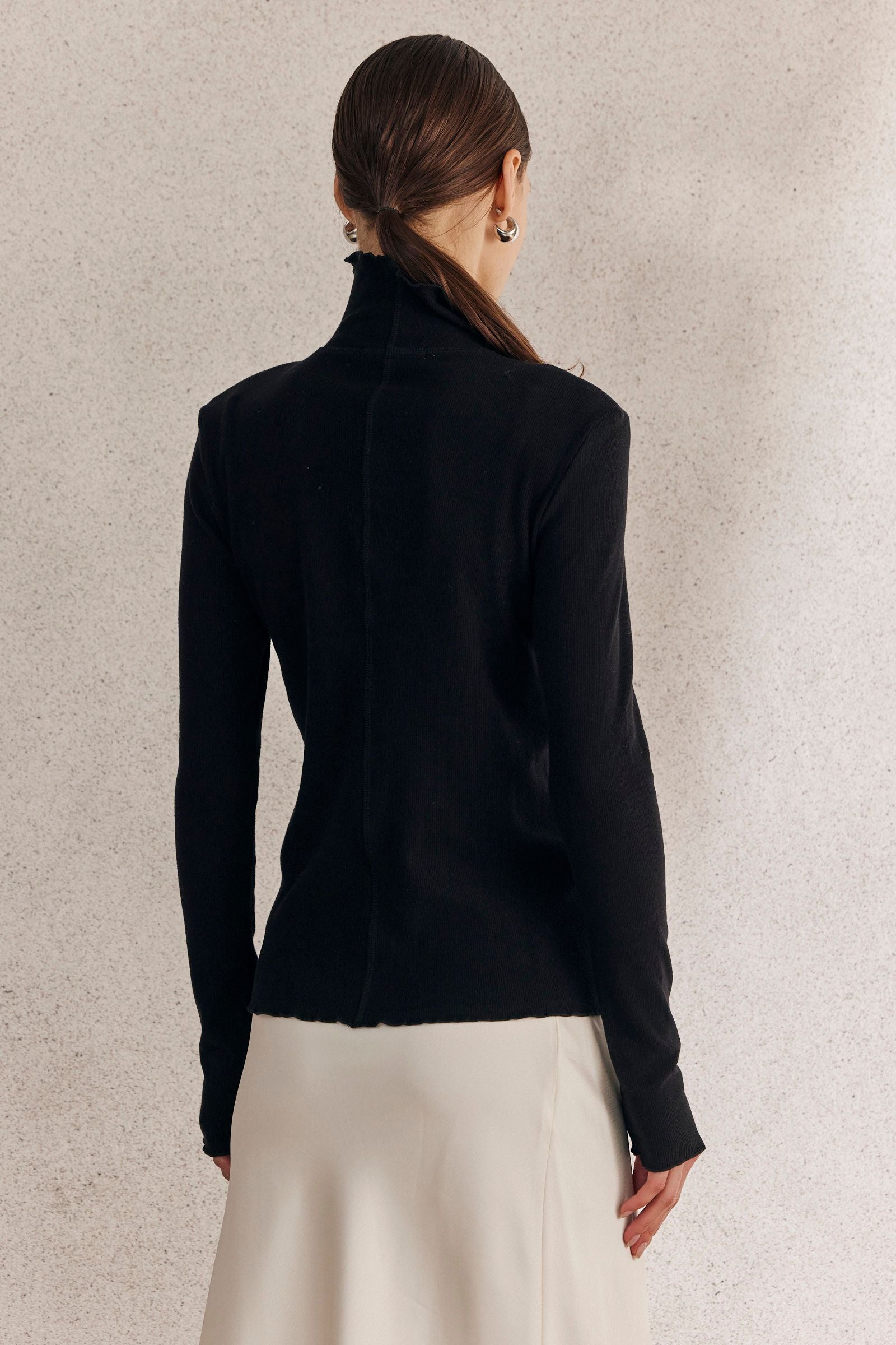 Black Mid-Seam Turtleneck Shirt