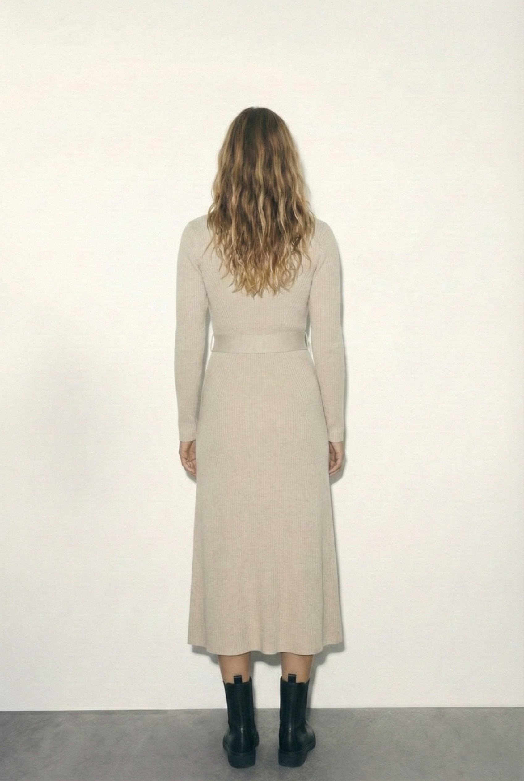 שמלת סריג מקסי בהירה