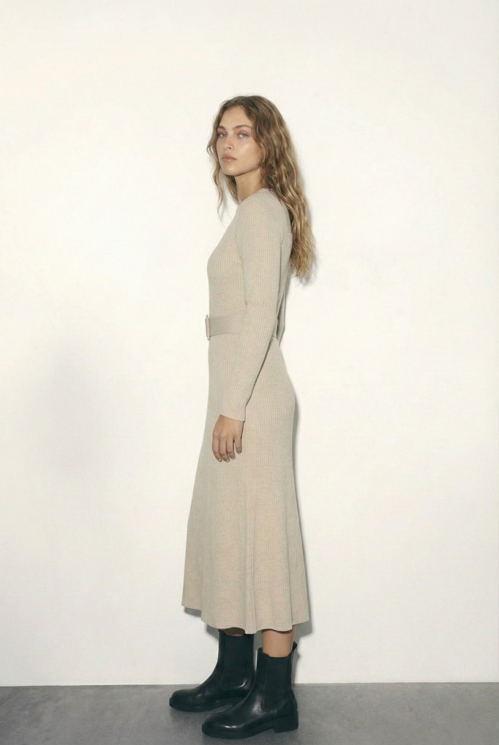 שמלת סריג מקסי בהירה