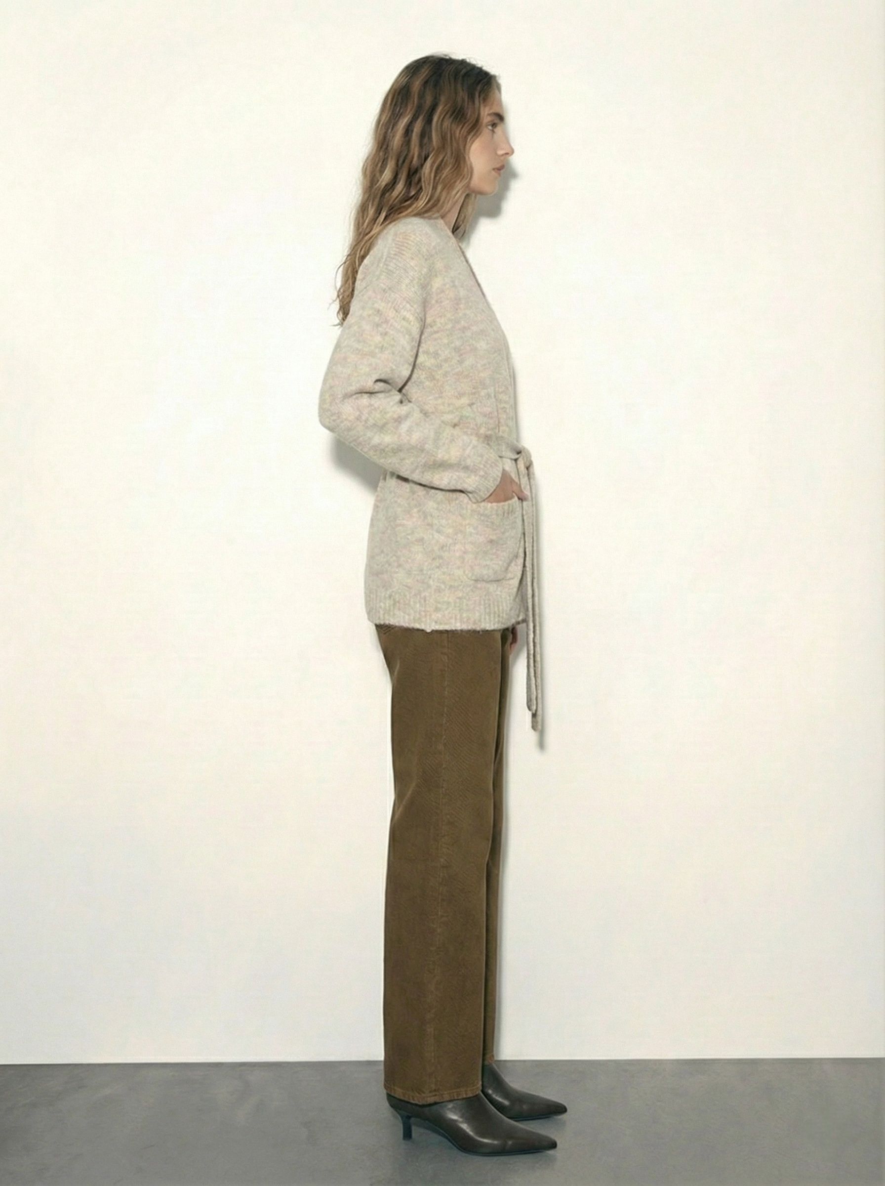 קרדיגן סריג בהיר עם קשירה