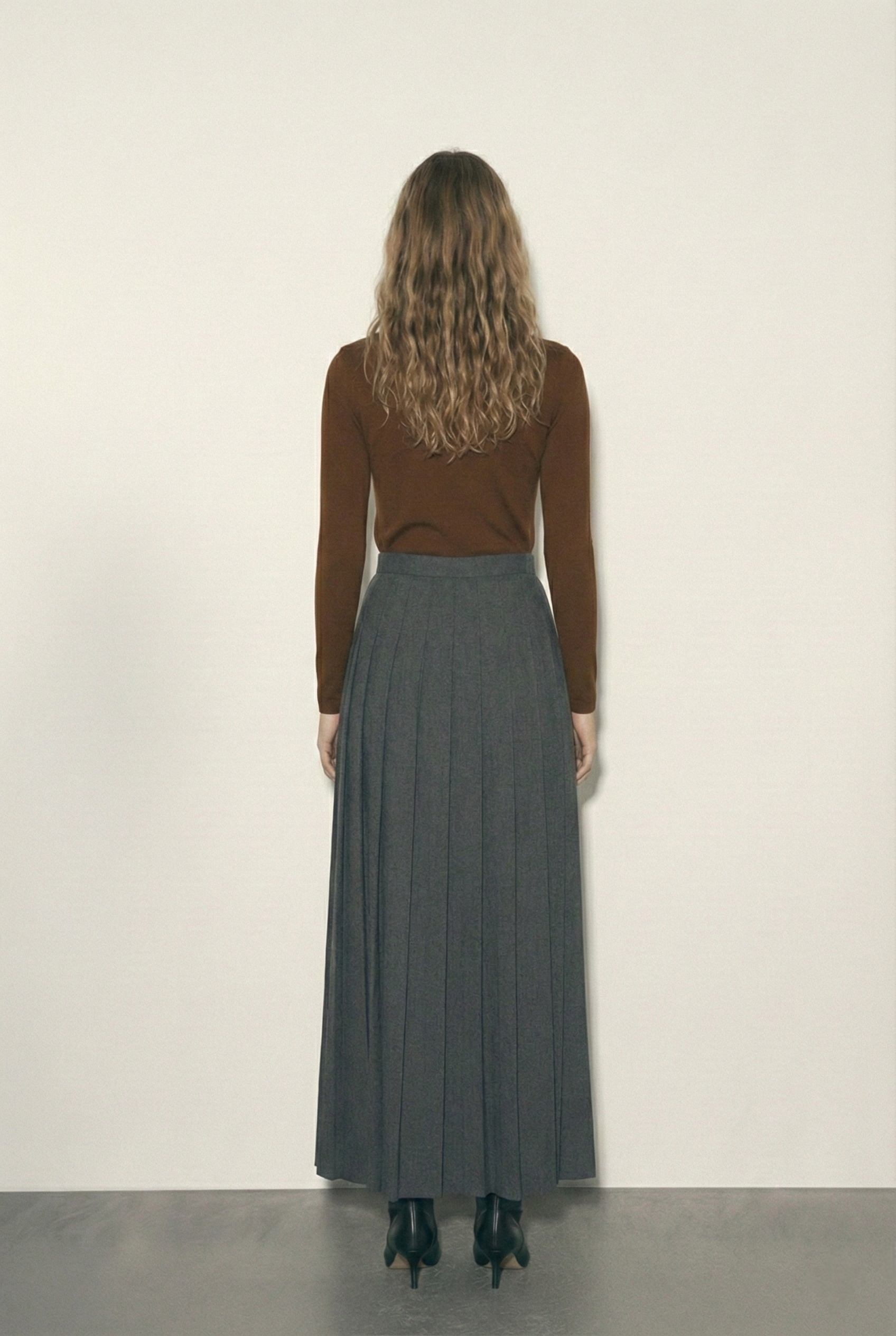 חצאית מידי פליסה אפורה