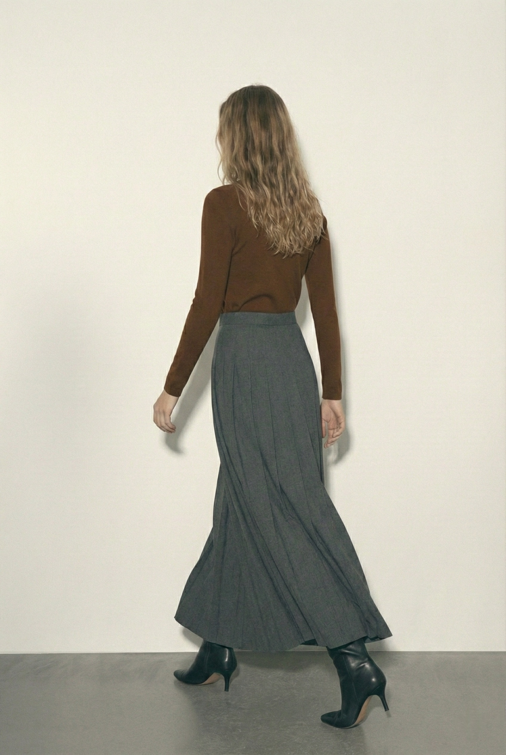 חצאית מידי פליסה אפורה