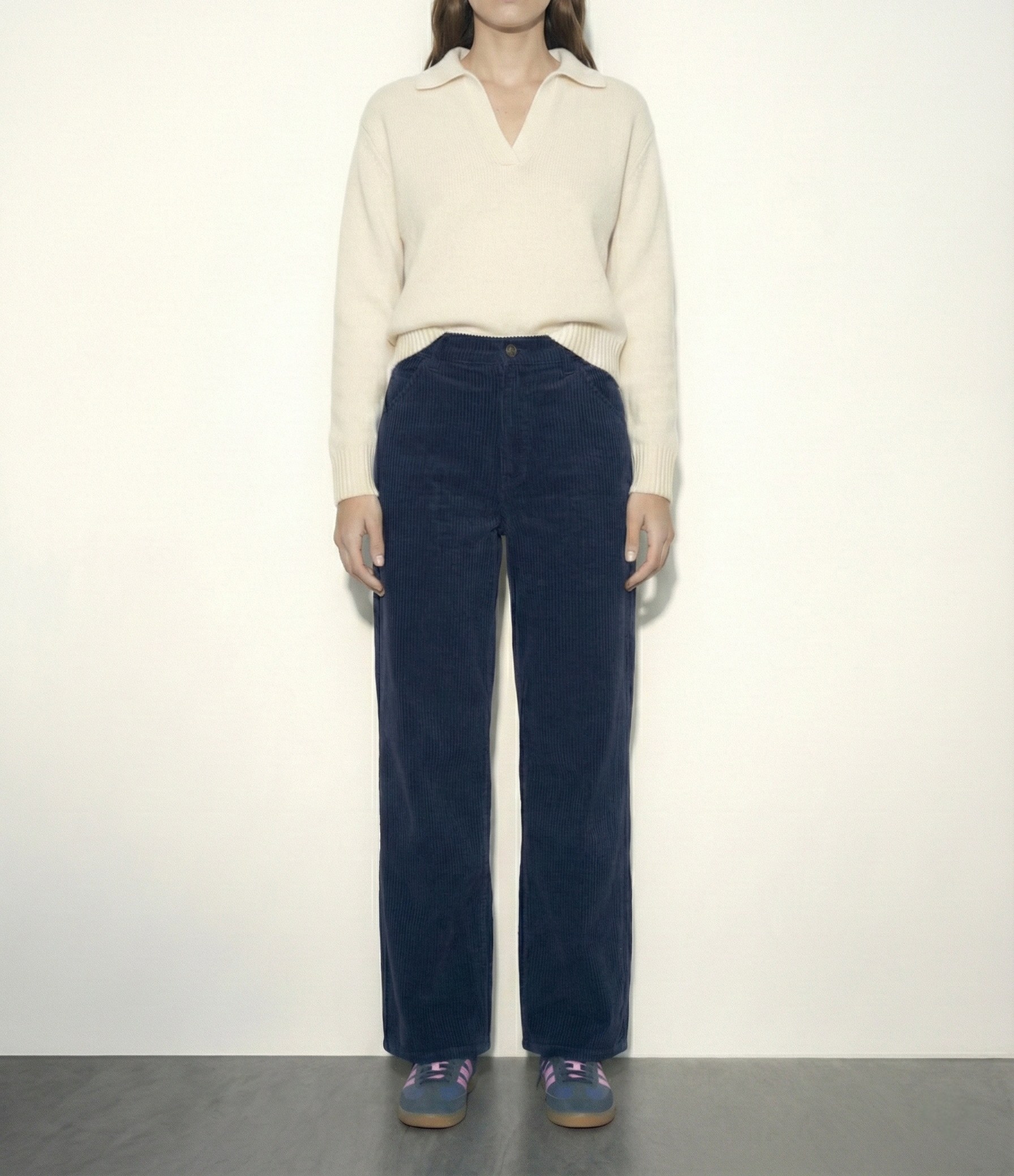 מכנסיים קורדרוי כחולים בגזרה רחבה