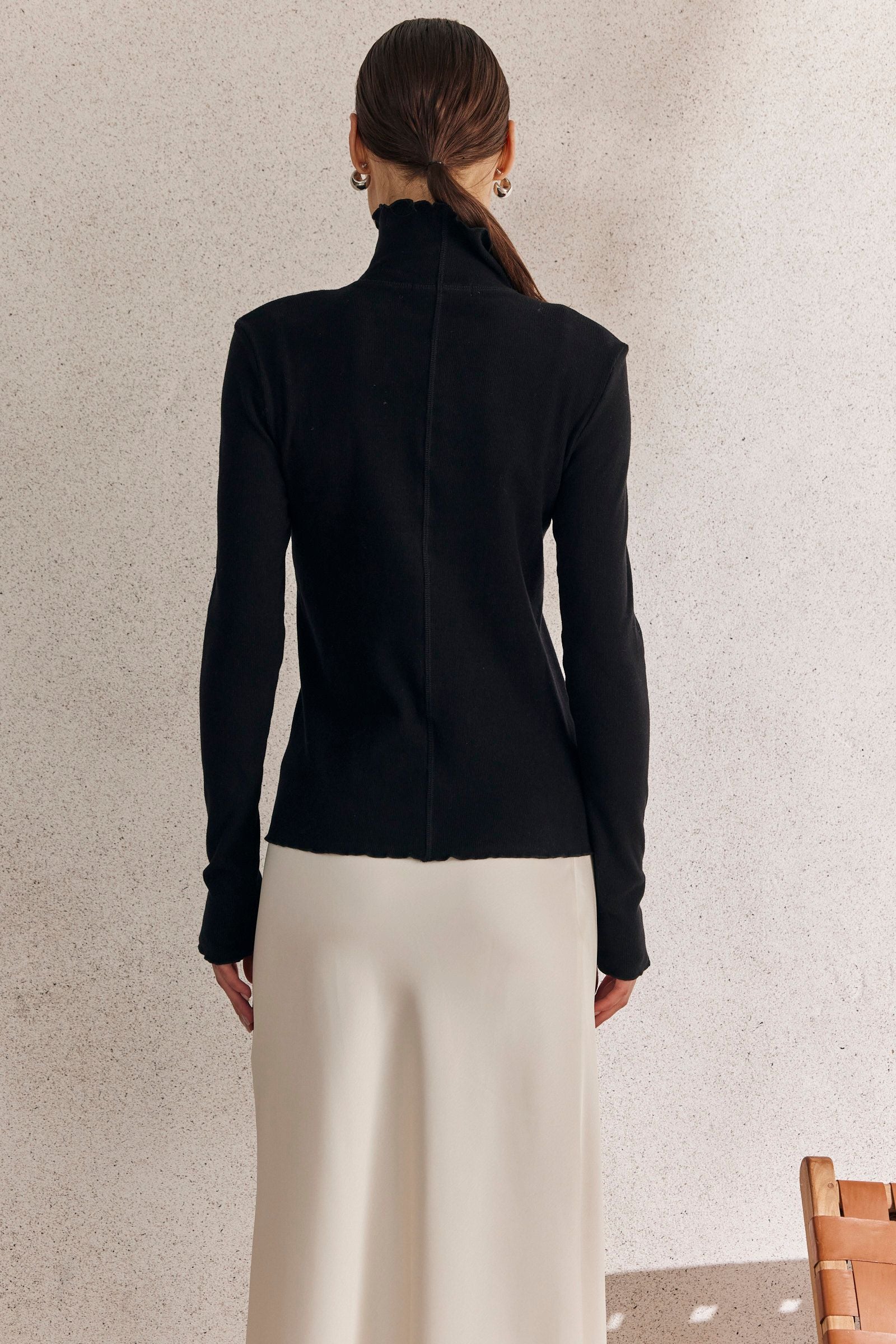 Black Mid-Seam Turtleneck Shirt