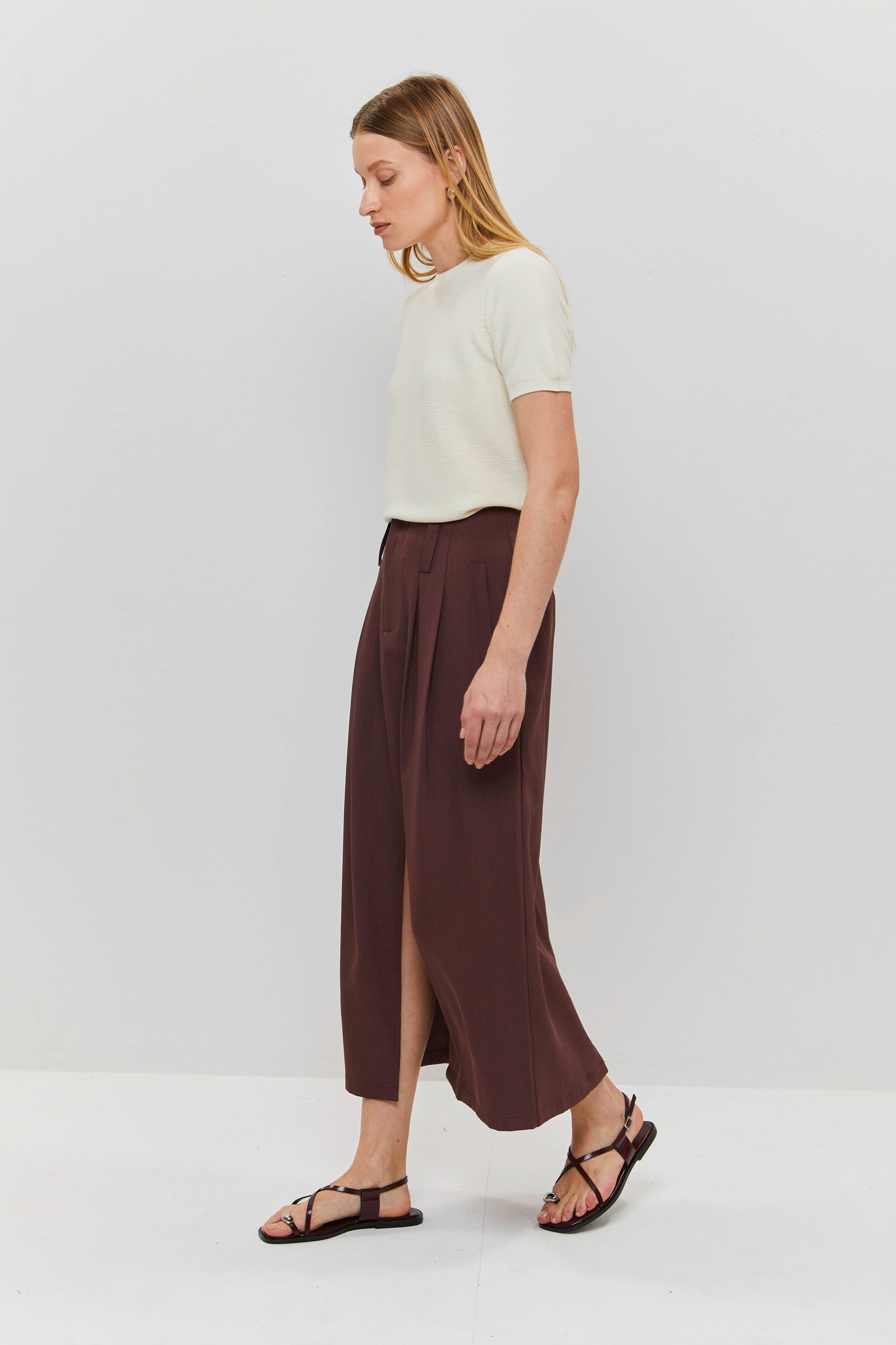 חצאית מידי אלגנטית על-זמנית