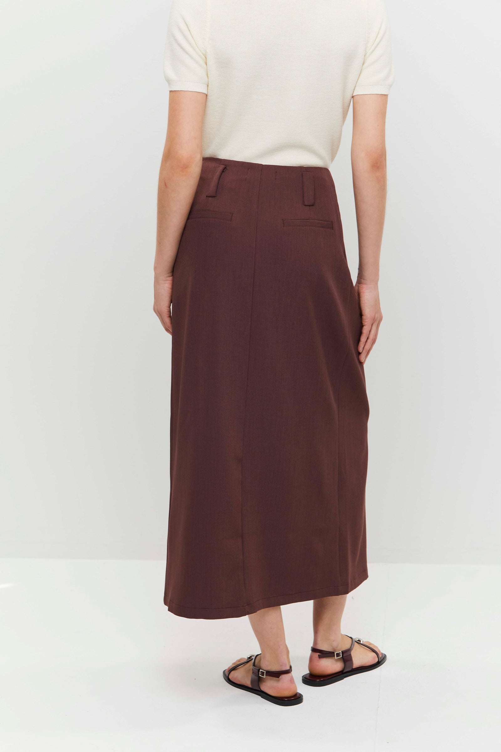 חצאית מידי אלגנטית על-זמנית