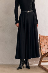 חצאית כפלים שחורה קלאסית