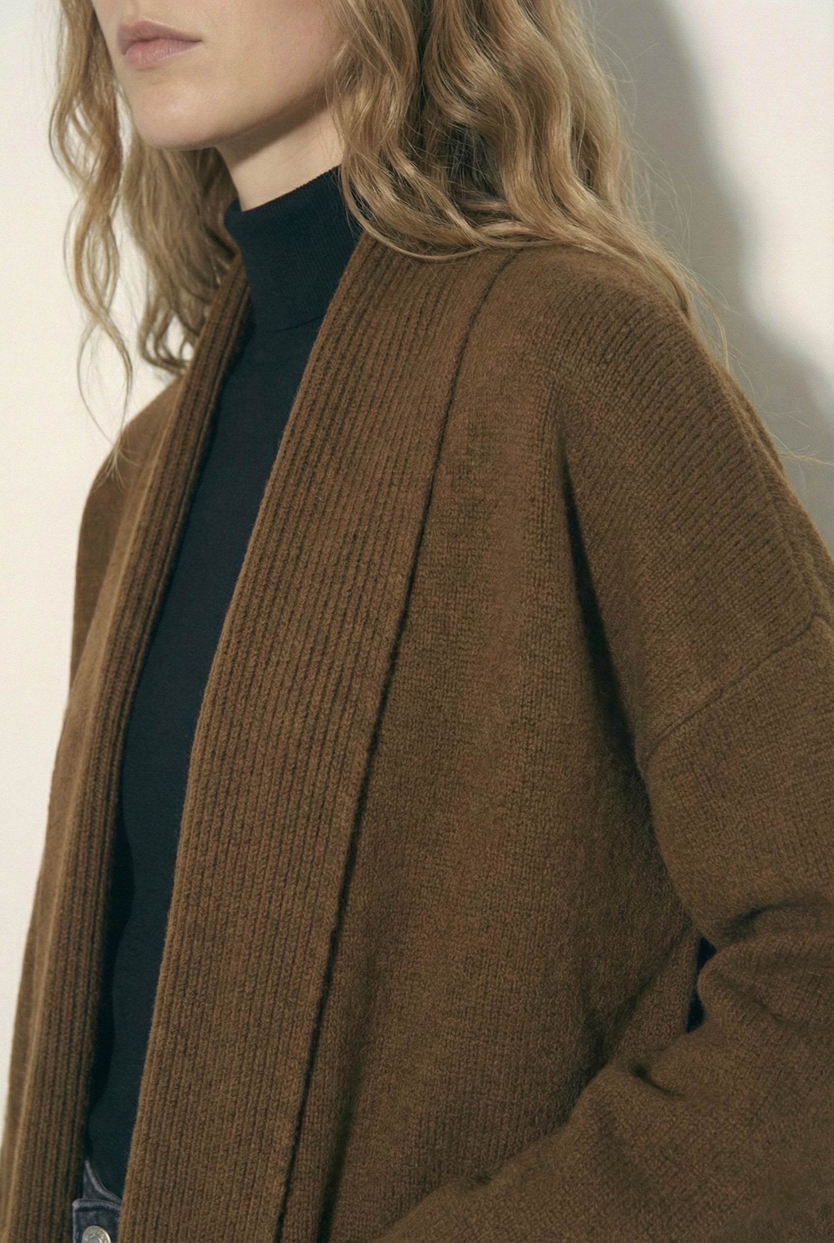 קרדיגן סריג חום פתוח