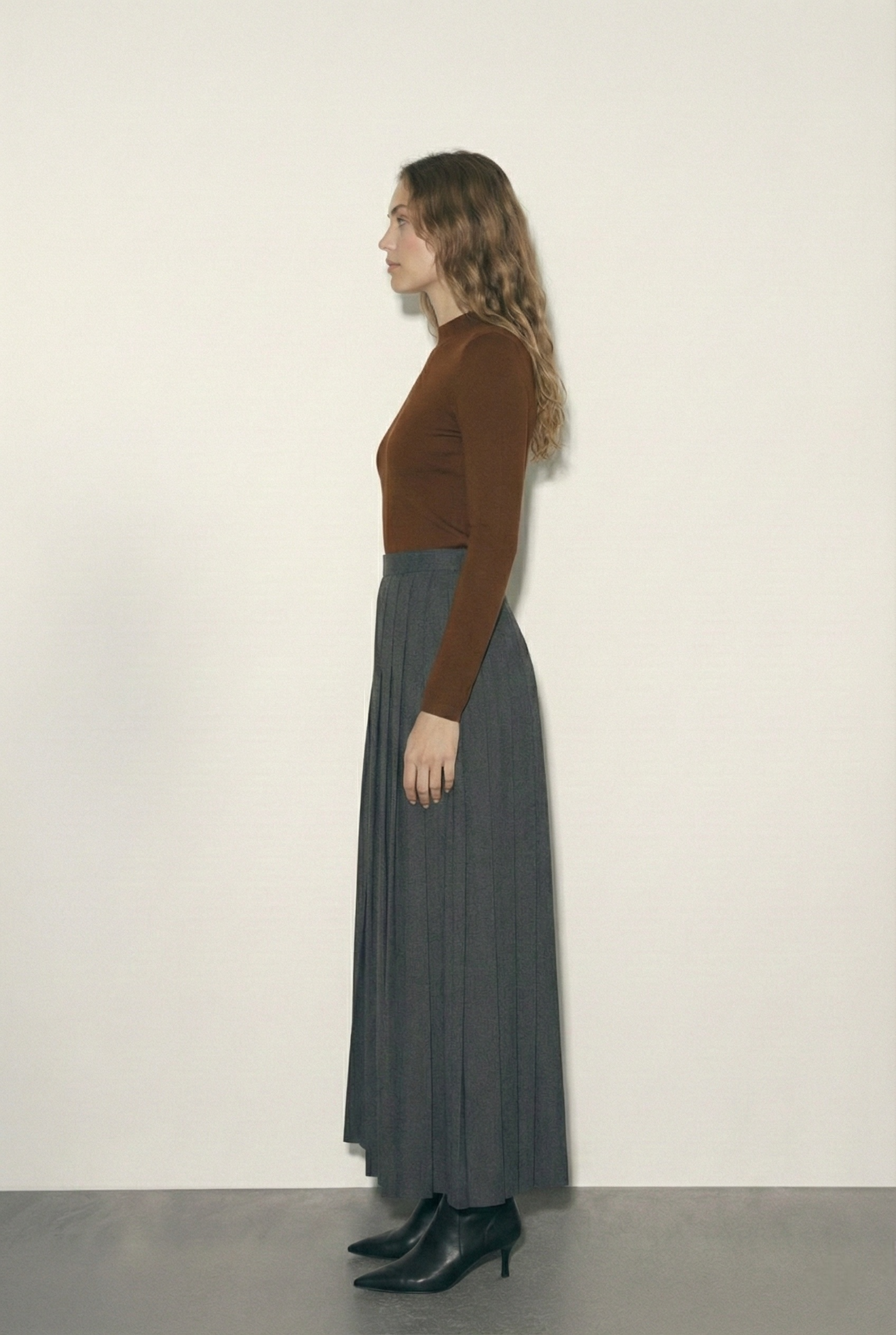 חצאית מידי פליסה אפורה