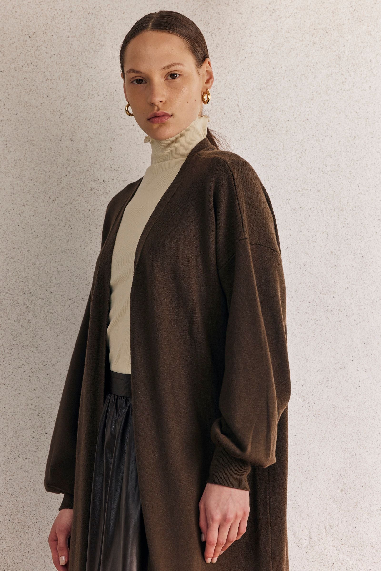 קרדיגן סריג ארוך בשרוולים מודגשים